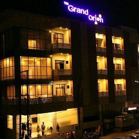 Hotel The Grand Orion Chinhat Exteriér fotografie